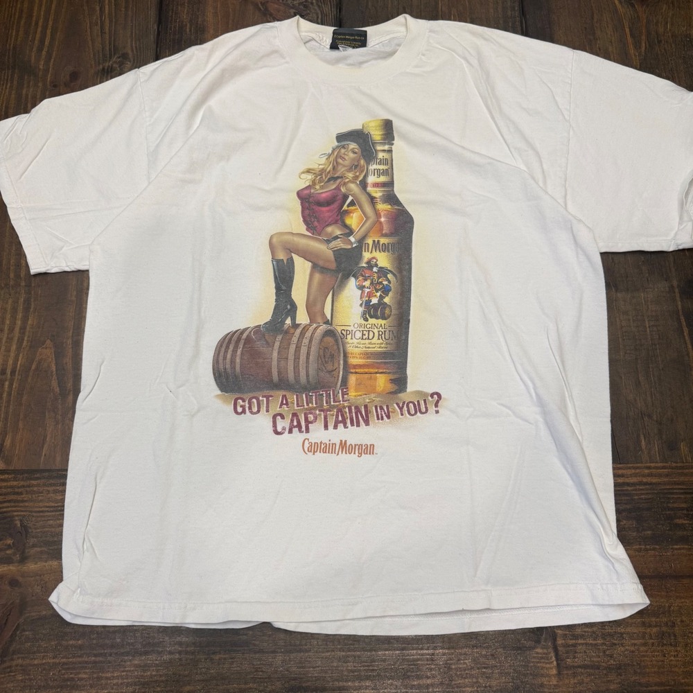 Captain Morgan Spiced Rum Pin Up Girl Graphic T-Shirt White XL VTG single stitch